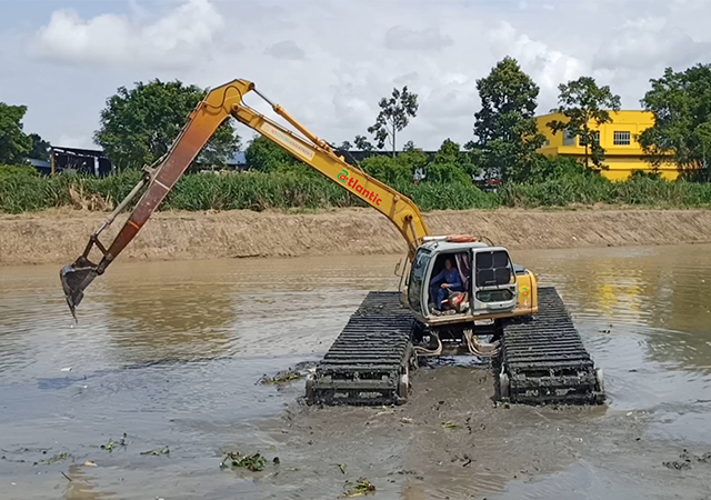 ATLANTIC AMPHIBIOUS EXCAVATOR